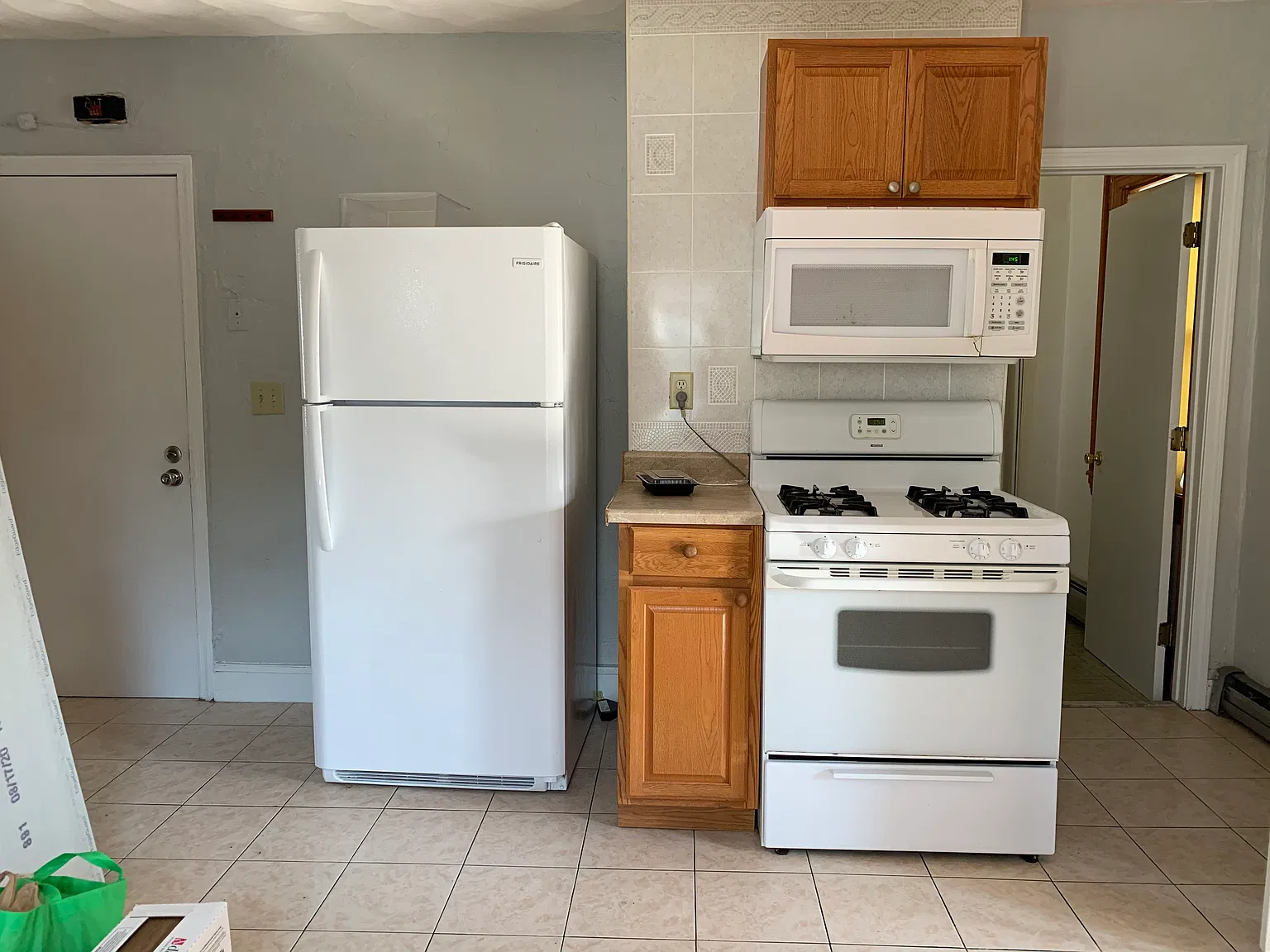 2 bed, 900 sqft, $2,400 — Photo 2