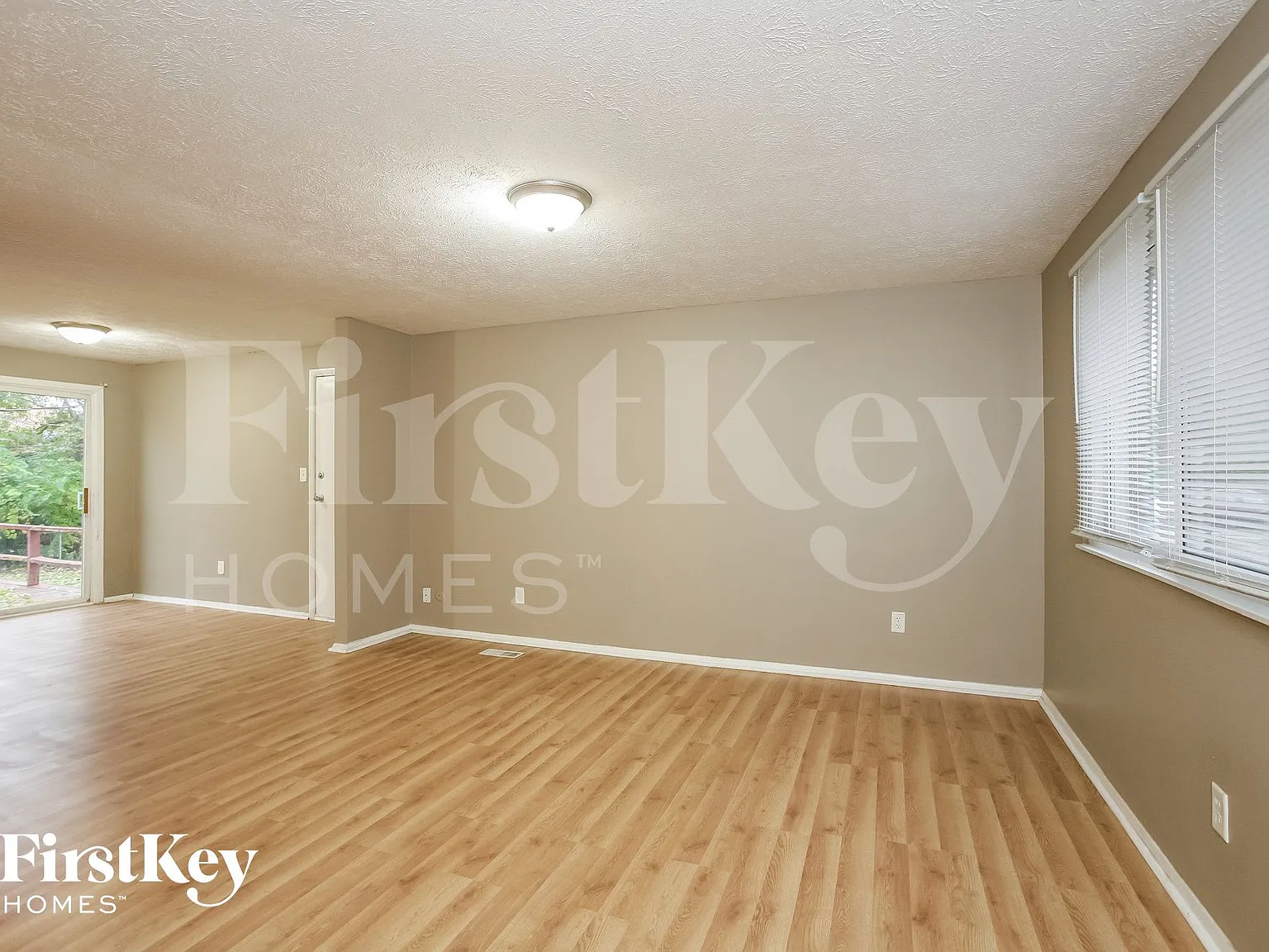 3 bed, 1.0 bath, 936 sqft, $1,620 — Photo 3