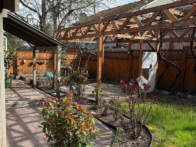 3176 NE Flintlock Pl — Photo 21