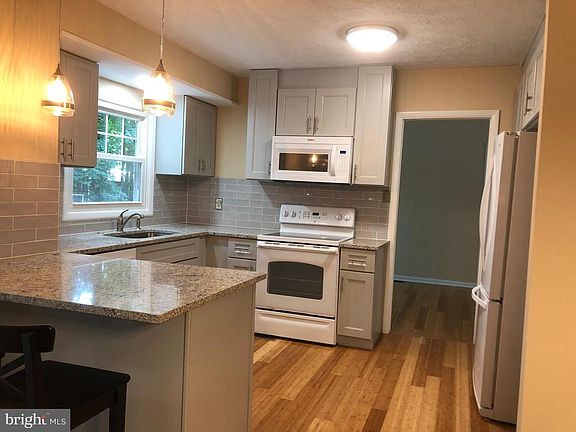 4th image of 15735 Vista Dr