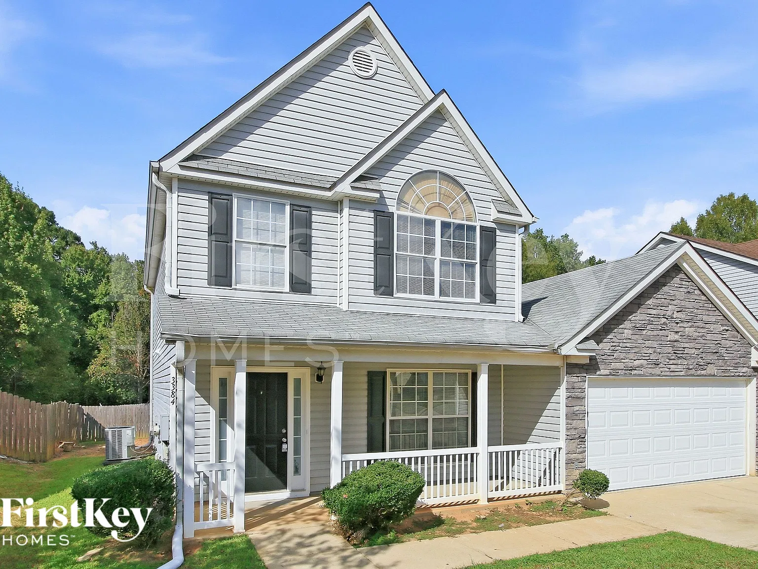 4 bed, 2.5 bath, 1832 sqft, $2,105 — Photo 2