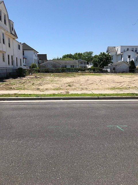 2nd image of 118 E Palm Rd