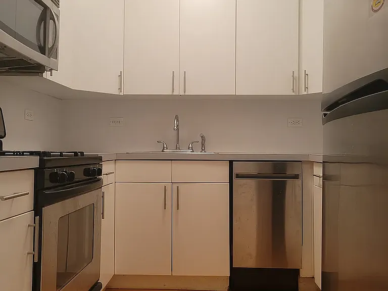 252 E 2nd St #2C — Photo 6