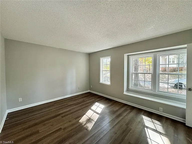4019 Sherry Ct — Photo 8