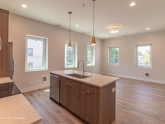 4th image of 6302 S Champlain Ave #2W