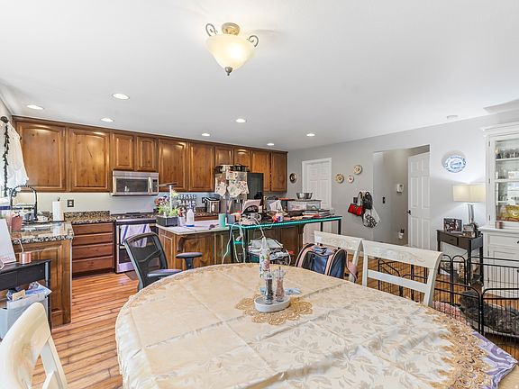 4th image of 211 W Kestrel Dr