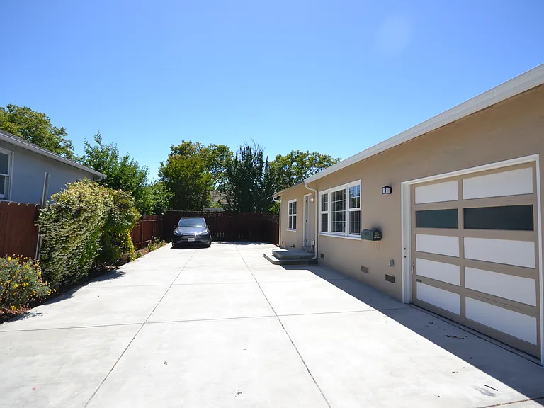 345 N Fremont St — Photo 13