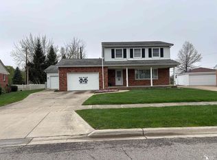 135 Crampton Dr, Monroe, MI 48162