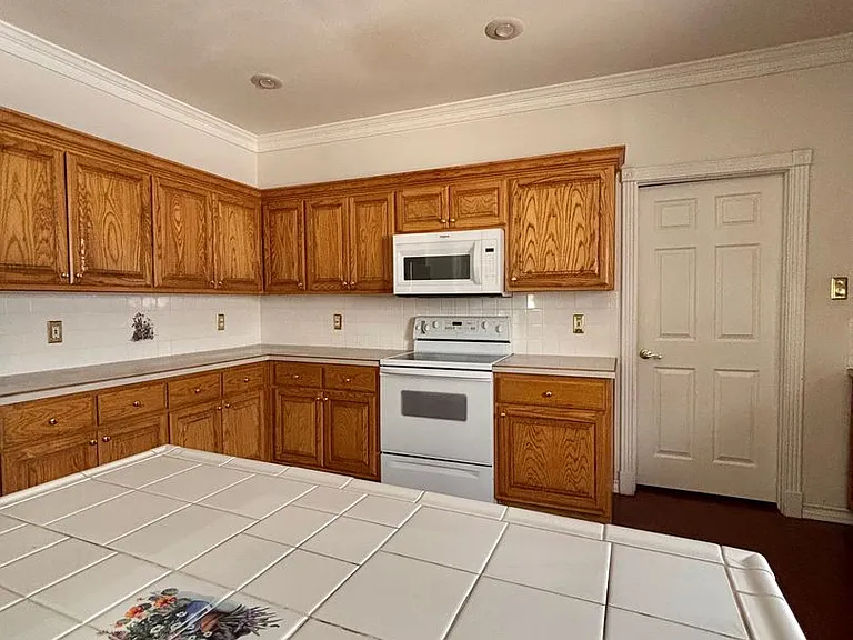 1 Southridge Dr — Photo 14