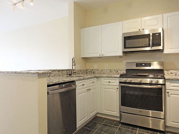 2nd image of 1645 International Dr Unit 202