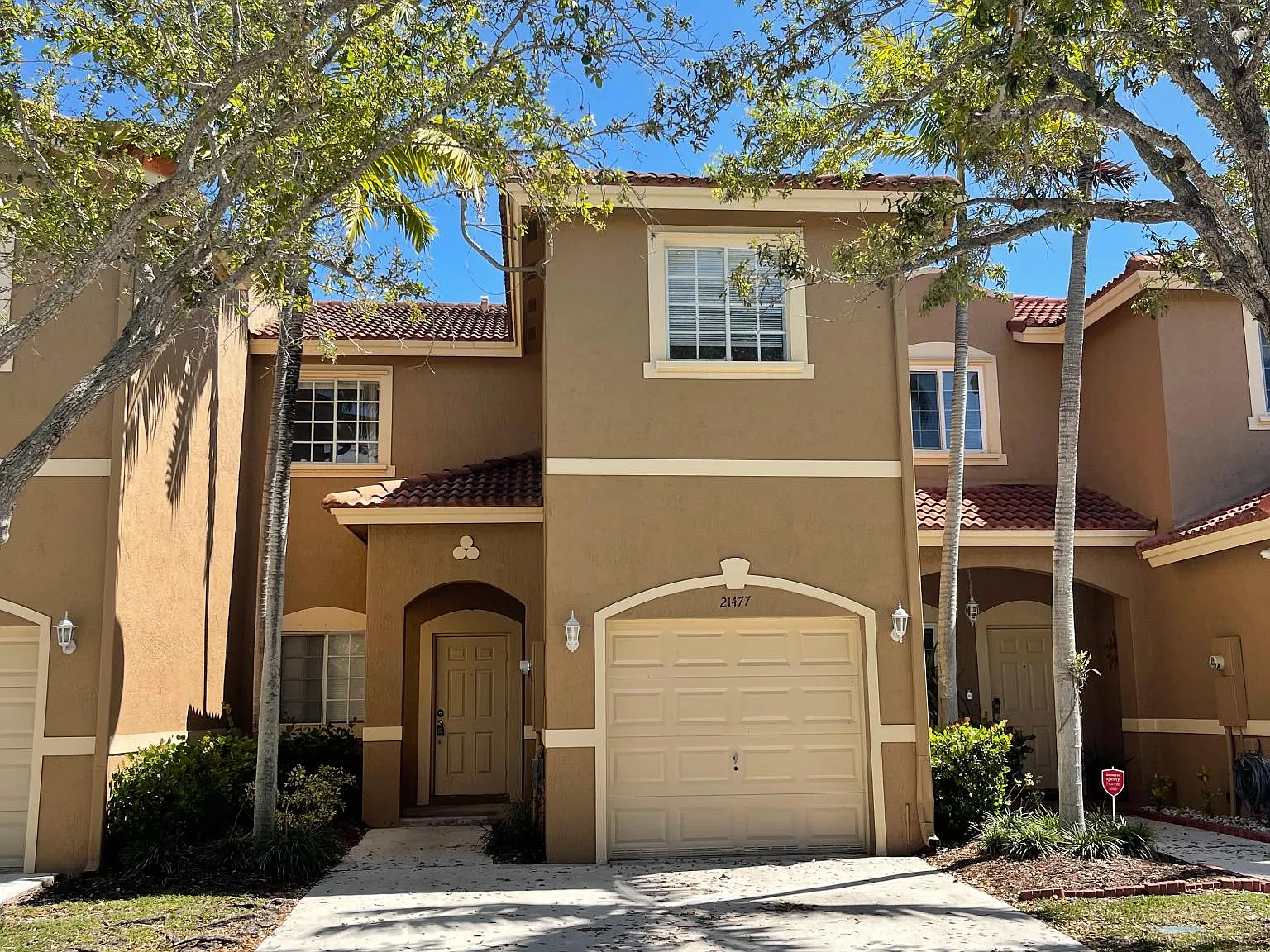 3 bed, 2.5 bath, 1289 sqft, $2,800 — Photo 2
