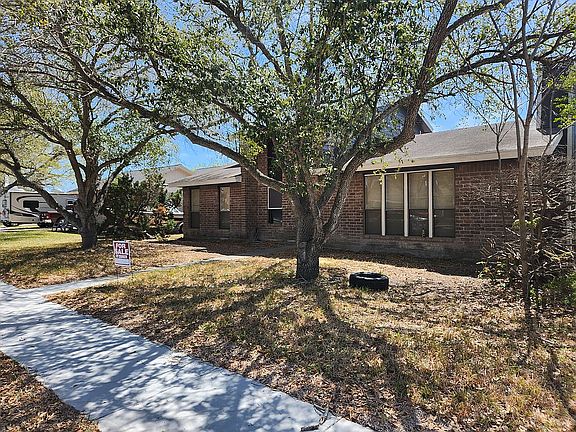 3rd image of 5201 Iroquois Cir
