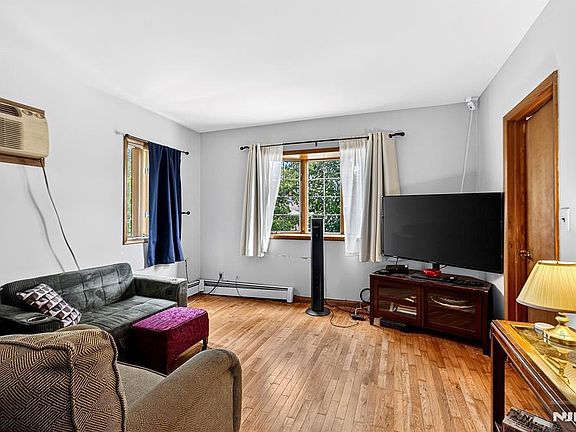 3rd image of 218 Jackson Avenue