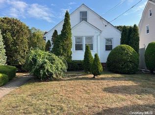 1826 Lansdowne Ave, Merrick, NY 11566