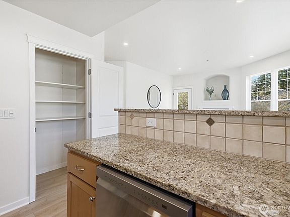 4th image of 4319 Issaquah-Pine Lake Road SE #905