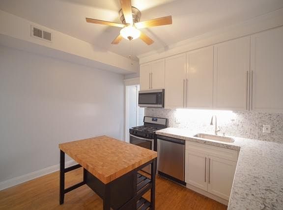 3rd image of 4552 N Claremont Ave #2