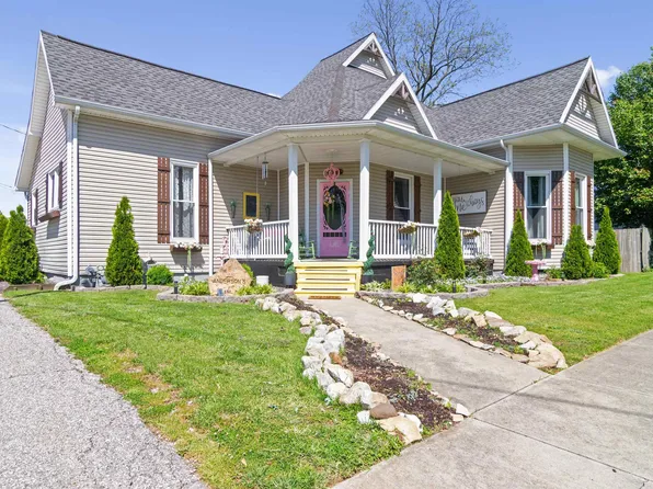 204 N 3rd St, Owensville, IN 47665