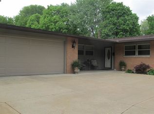 1505 Glendale Ave, Pekin, IL 61554