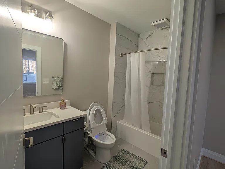 3915 Pineland St #B — Photo 5
