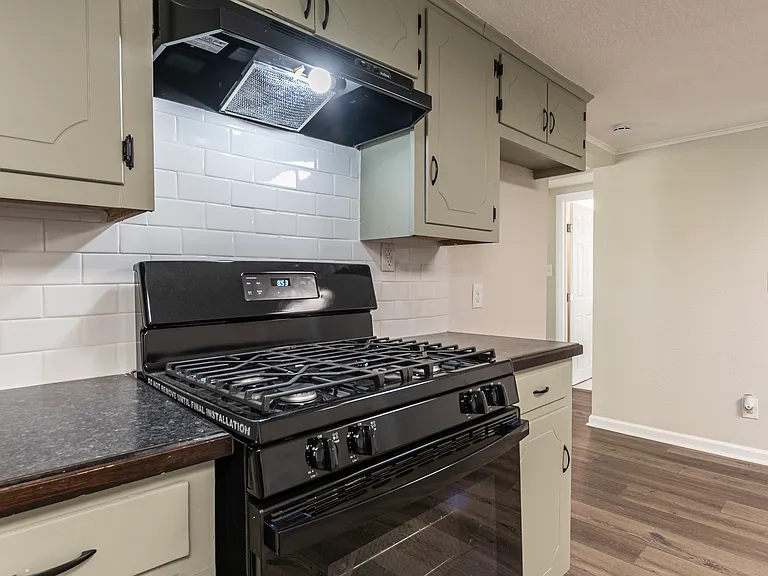 606 W Phillips St — Photo 13