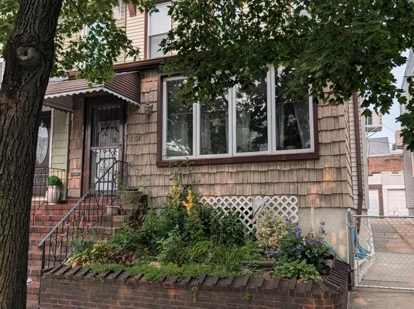 7103 69th Pl, Ridgewood, NY 11385