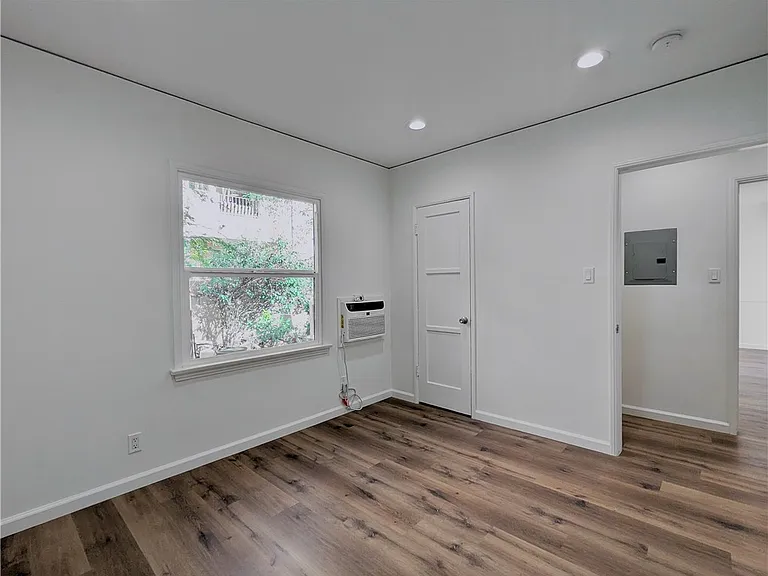 10931 Whipple St — Photo 15