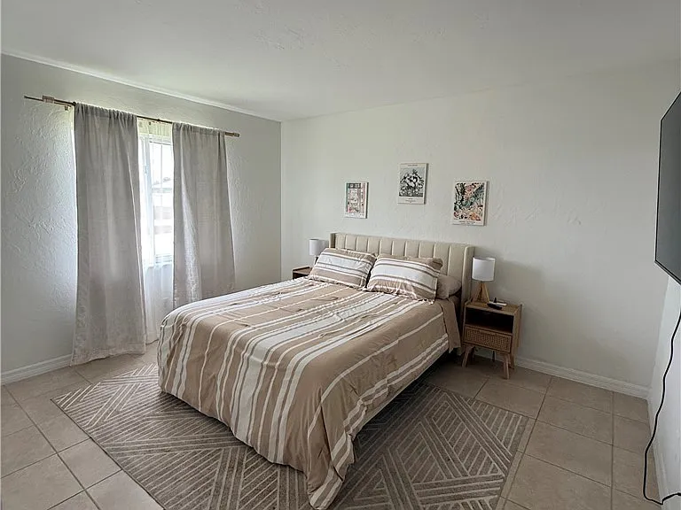 525 SE Van Loon Ter — Photo 7