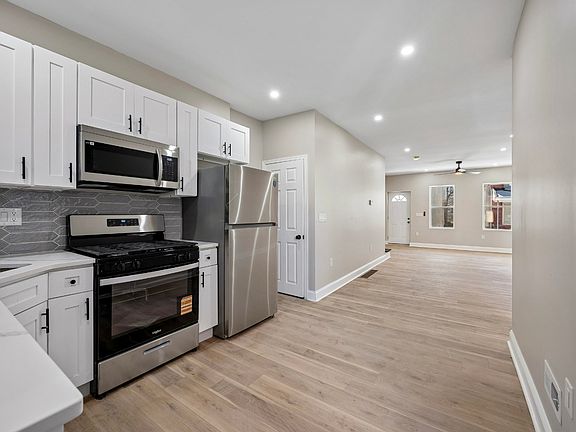 4th image of 5307 Addison St