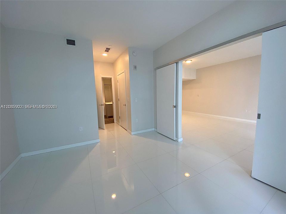 2nd image of 1010 Brickell Ave Unit 4807