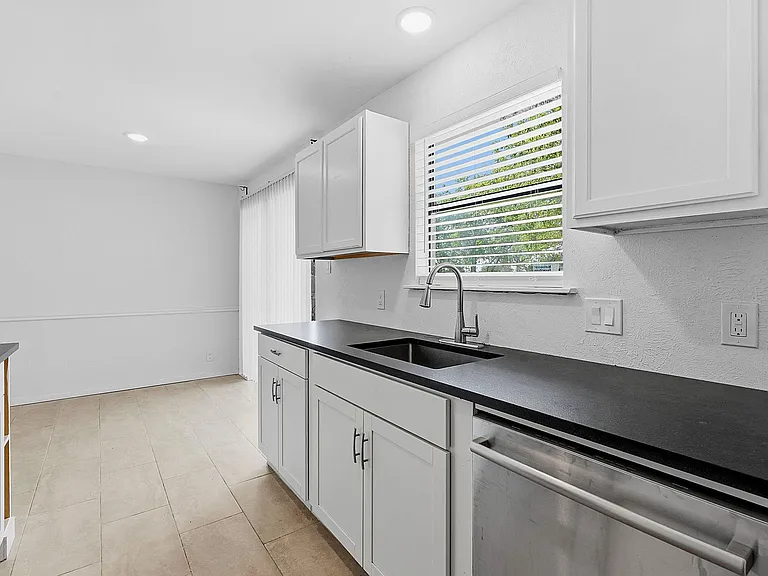 2106 Lamplight Village Cir #A — Photo 8