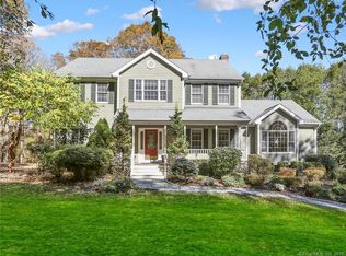 15 Roaring Brook Ln, Shelton, CT 06484