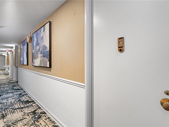 5th image of 112 Washington Pl APT 18J