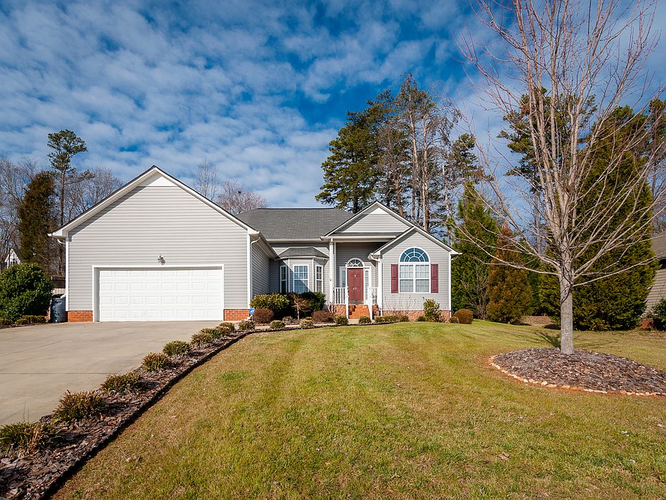 1st image of 421 Deerfield Dr