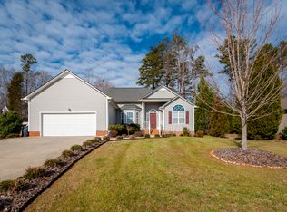 421 Deerfield Dr, Mount Holly, NC 28120
