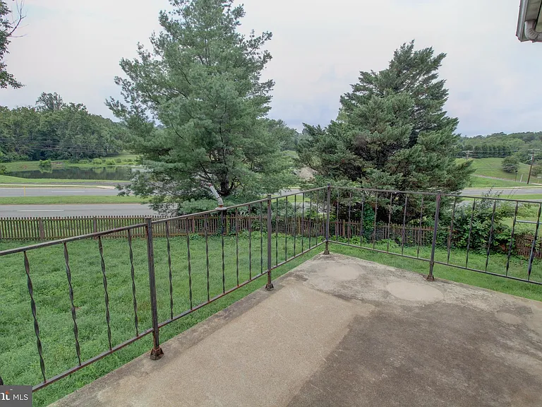 113 Thornton Ct — Photo 29