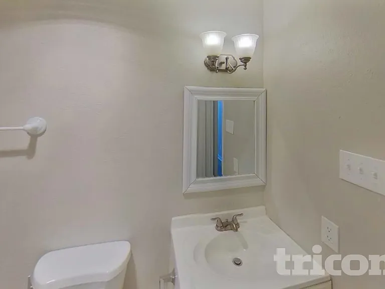 2908 Lemmontree Ln — Photo 12