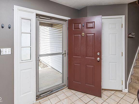 3rd image of 917 Tyne Cir