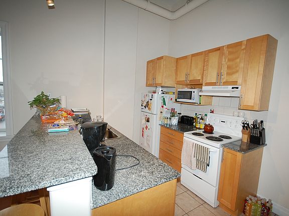5th image of 1254 Hollis St #1568441