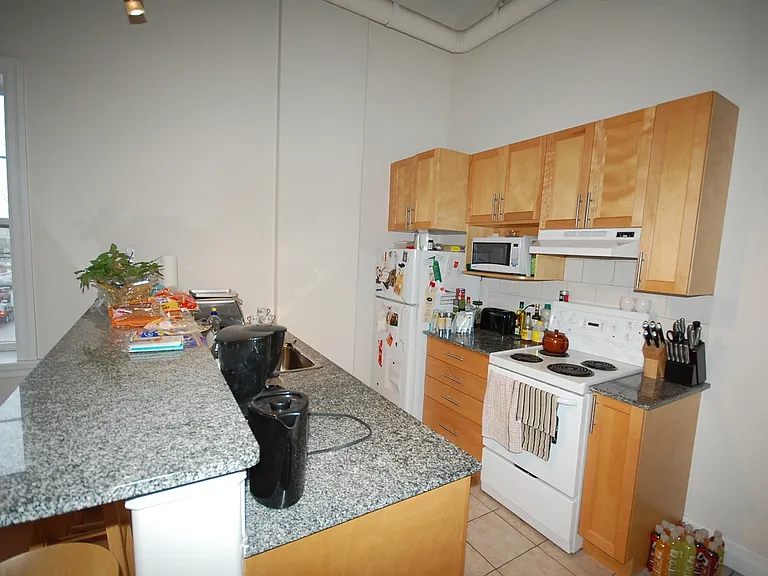 1254 Hollis St — Photo 8