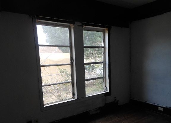 5th image of 4429 Poinsettia St