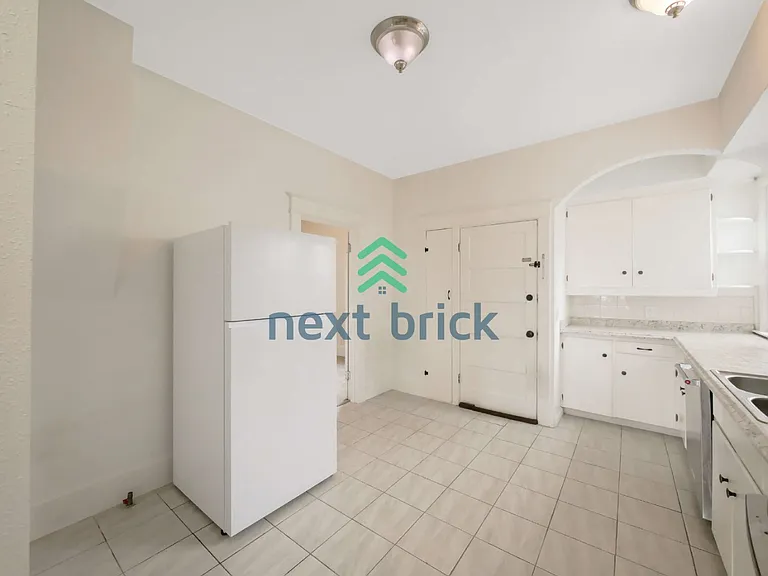 3615 Colby Ave — Photo 9