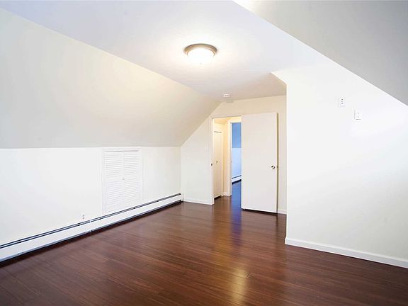 5th image of 129 Covert Ave