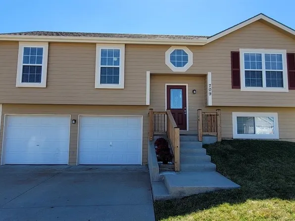 709 E 14th Pl, Eudora, KS 66025