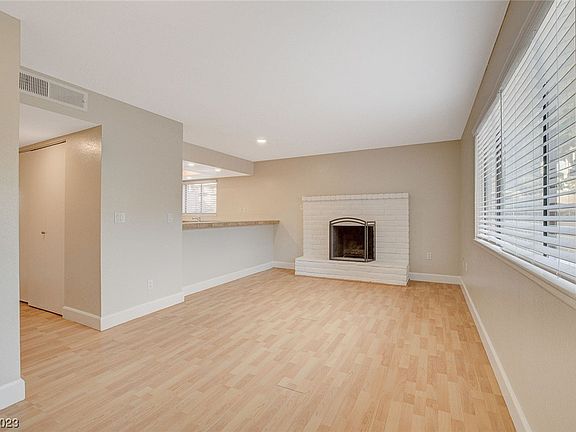 2nd image of 1314 Capri Dr APT B
