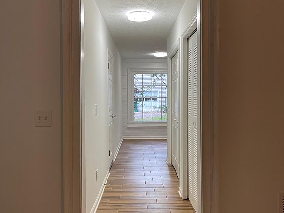 4th image of 131 Black Oak Trl