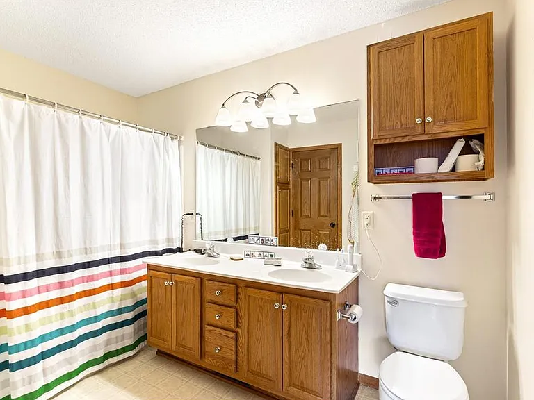 633 Kingfisher Ln #H — Photo 17