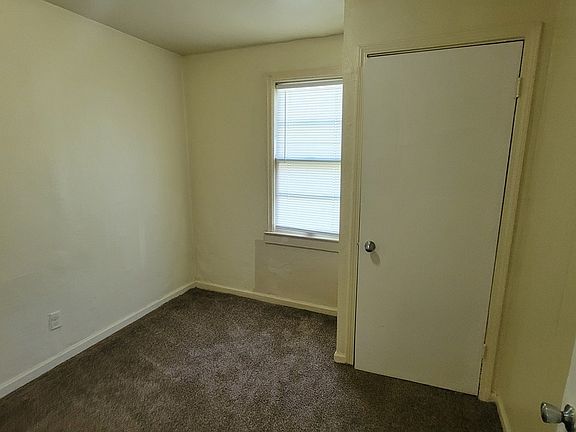 5th image of 2702 S Berwick Ave