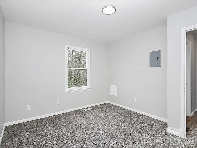 1219 Anderson St — Photo 17