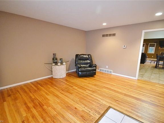 3rd image of 6434 Glenallen Ave