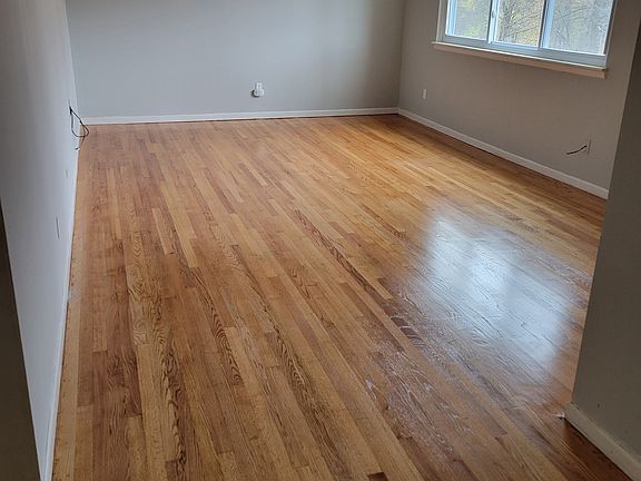 3rd image of 221 East Ave